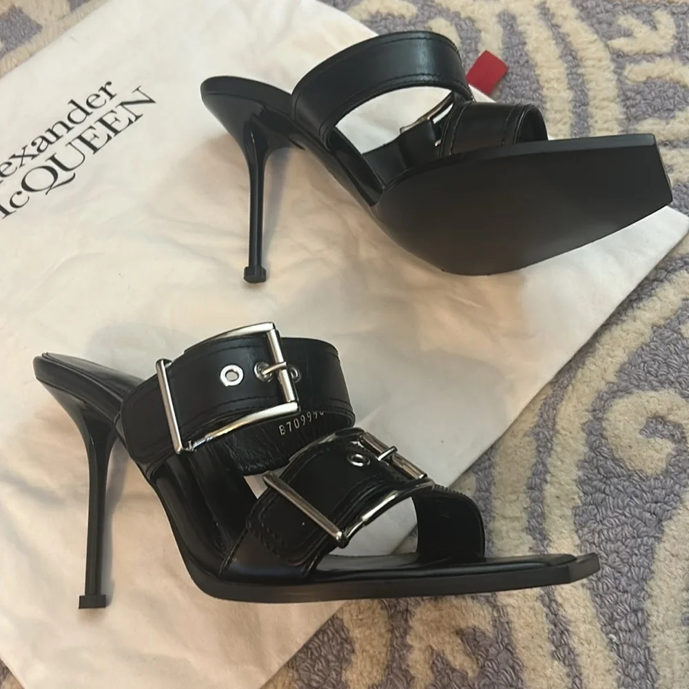 Alexander McQueen Women's Heeled Buckle Black Sandals Size 40 (Msrp $1,090) - Picture 2 of 14